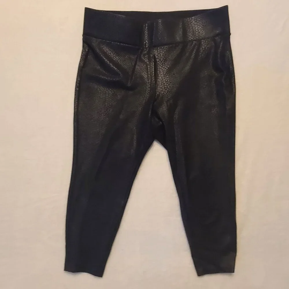 Torrid Pixie Cropped Snake Print Leggings Pull On Pants Size 2R - Picture 2 of 9